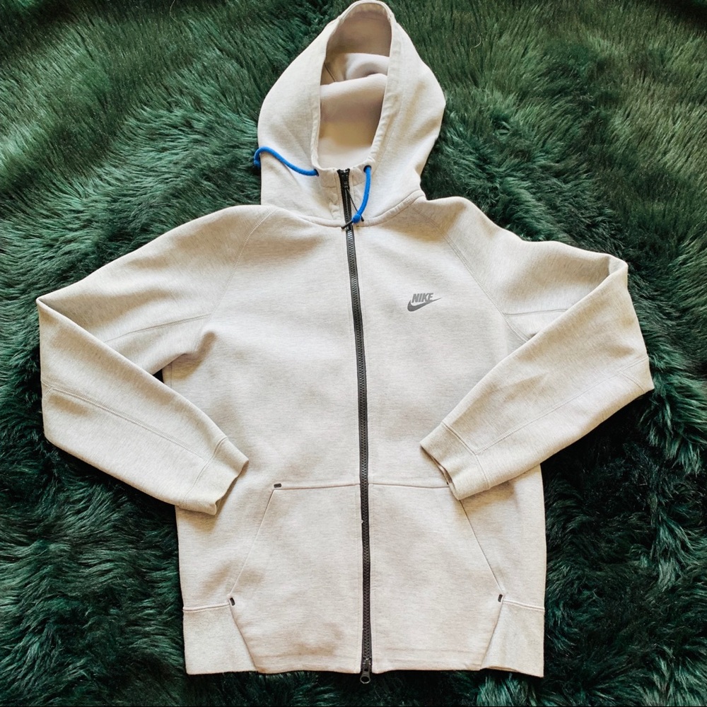 Nike tech gray zip hoodie comfy cute read details